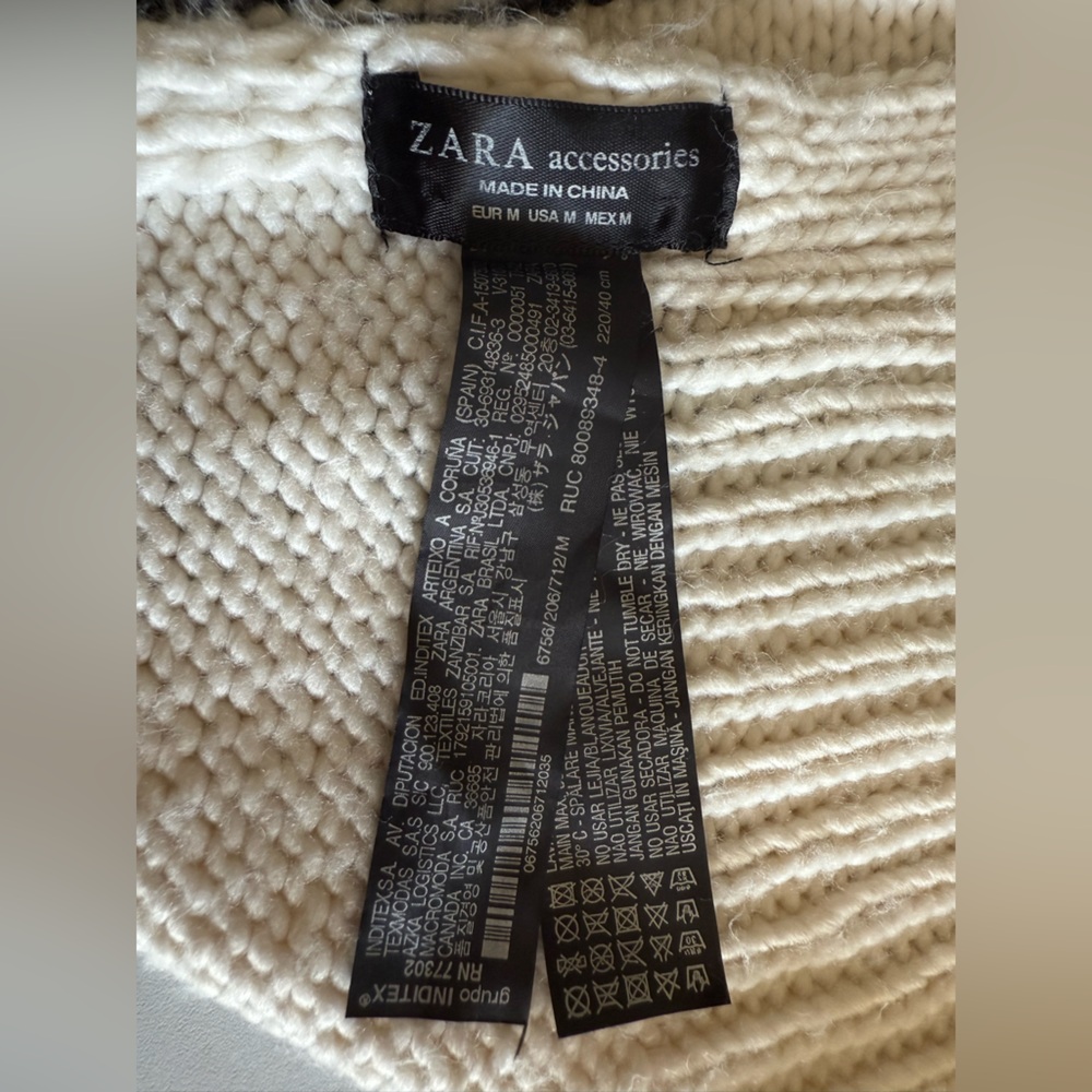 Zara Oversized Black and Cream Knit Scarf. - Picture 10 of 14